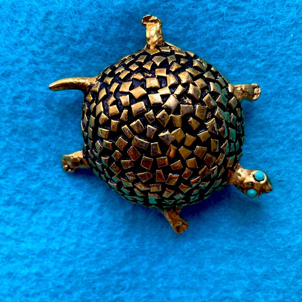 Turtle tortoise pin brooch gold with turquoise eyes